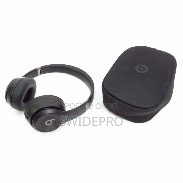 Beats Solo 4 Wireless Headphones · Photo 3