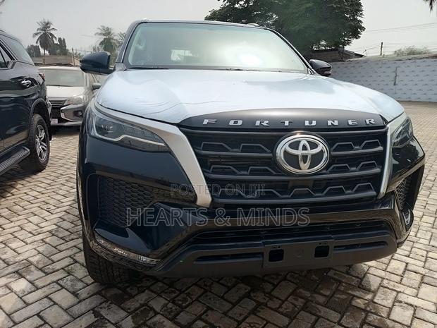New Toyota Fortuner 2.4 D AWD 2024 Black