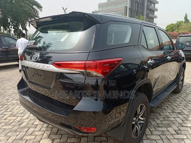 New Toyota Fortuner 2.4 D AWD 2024 Black photo 5