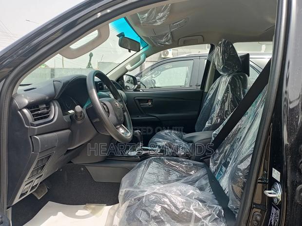 New Toyota Fortuner 2.4 D AWD 2024 Black photo 10