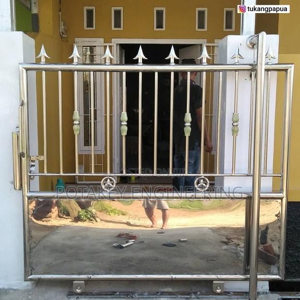 Stainless Gates · Photo 2