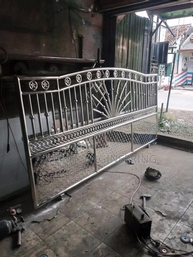 Stainless Gates · Photo 3