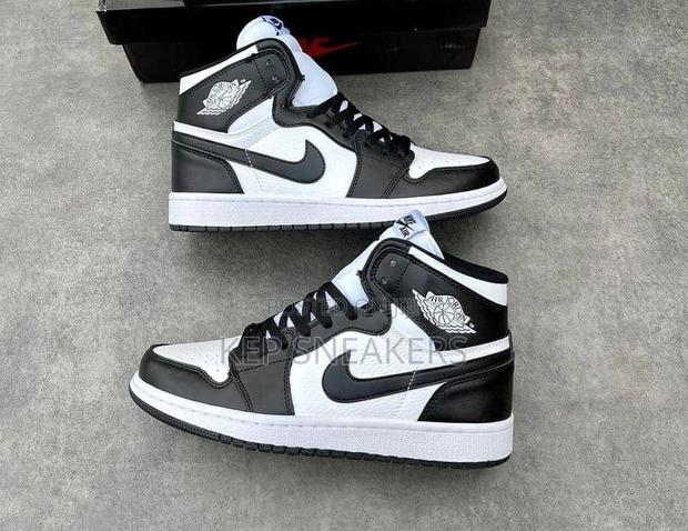 Nike Air Jordan 1 High · Photo 4