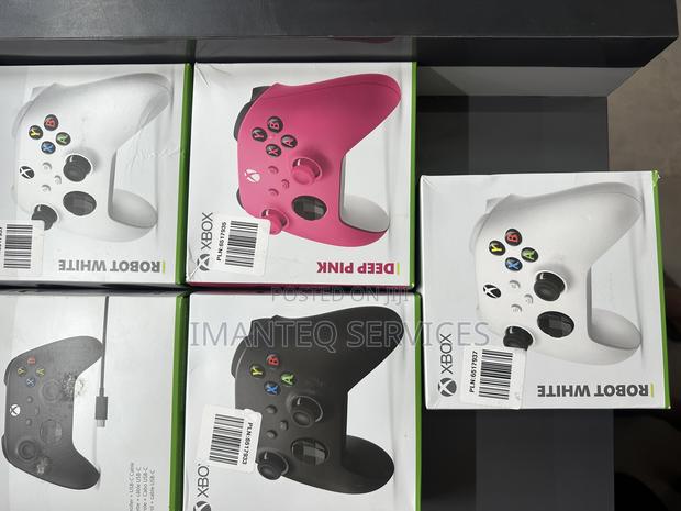 Xbox Controllers · Photo 2