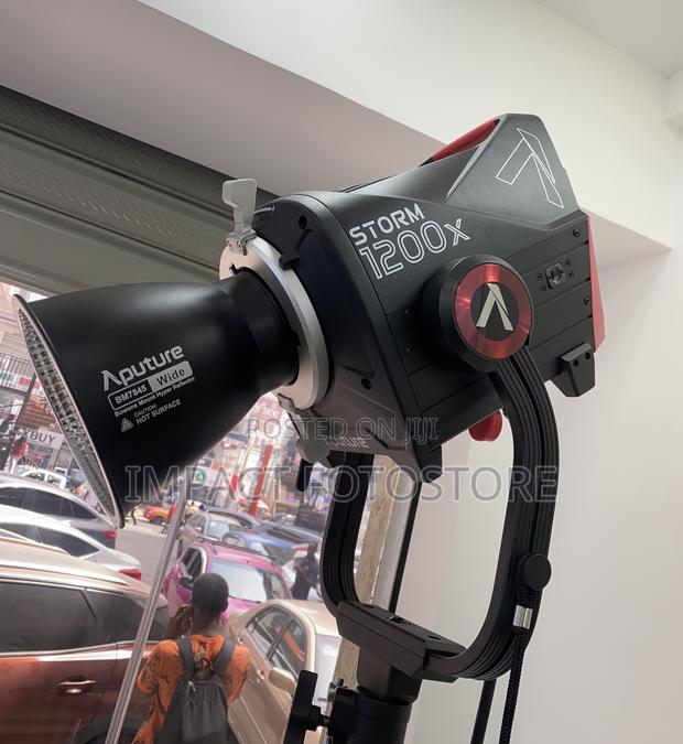 Aputure Storm 1200x Bi-color Led Monolight · Photo 3