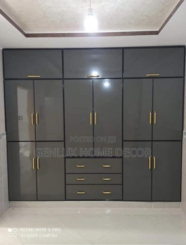 Luxury Wardrobes With Built-in Drawers · Photo 4