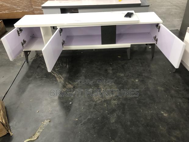 Foreign TV Stand · Photo 4