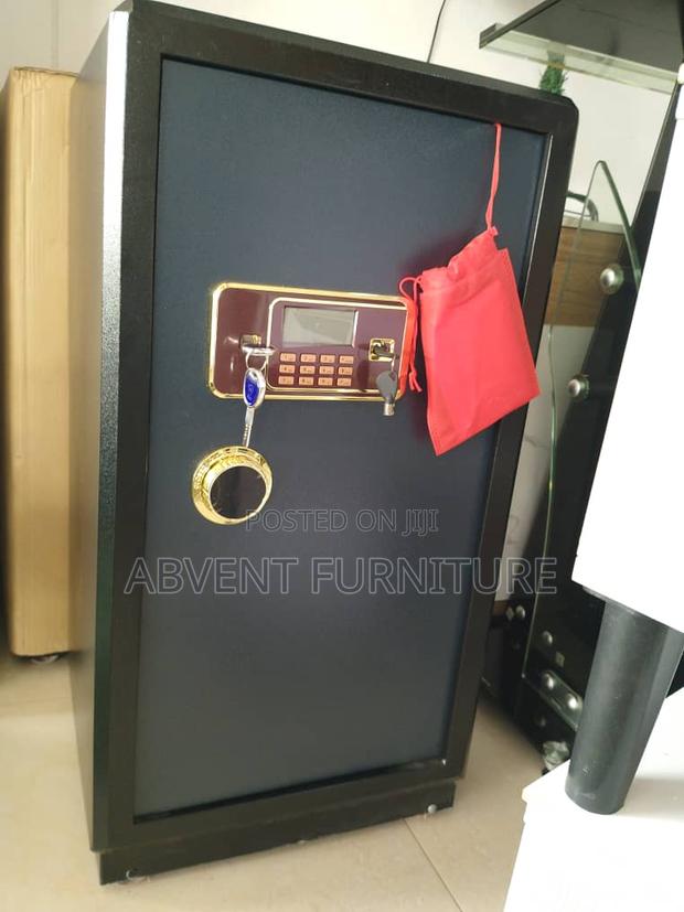 Heavy Duty Money Safe · Photo 2
