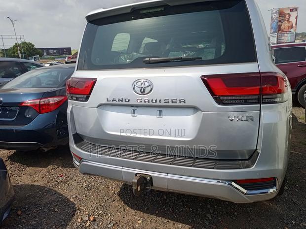 New Toyota Land Cruiser 2023 Silver photo 2