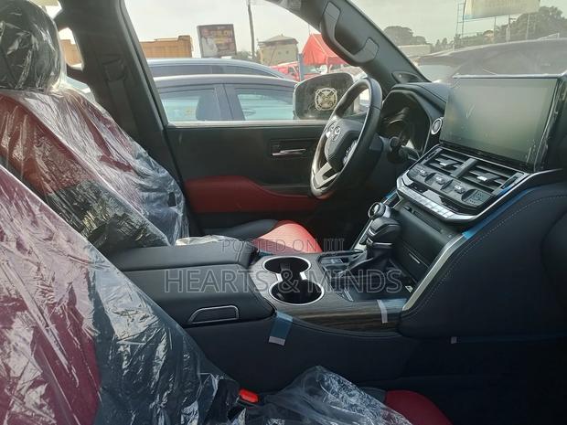 New Toyota Land Cruiser 2023 Silver photo 5