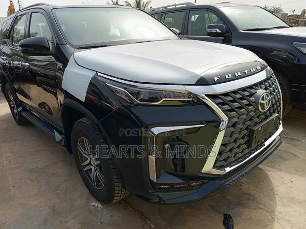 New Toyota Fortuner 2.7 AWD 2024 Black photo 10