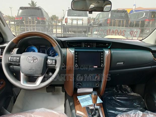 New Toyota Fortuner 2.7 AWD 2024 Black photo 11
