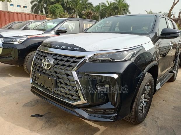 New Toyota Fortuner 2.7 AWD 2024 Black photo 8