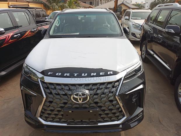 New Toyota Fortuner 2.7 AWD 2024 Black photo 3