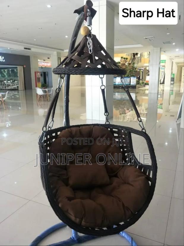 Swing Chair Sharp Hat · Photo 2