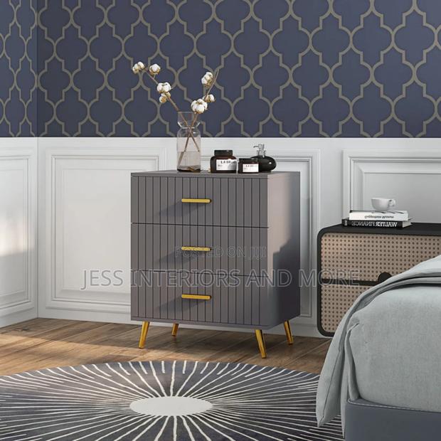 3 Drawer Bedside Table · Photo 4