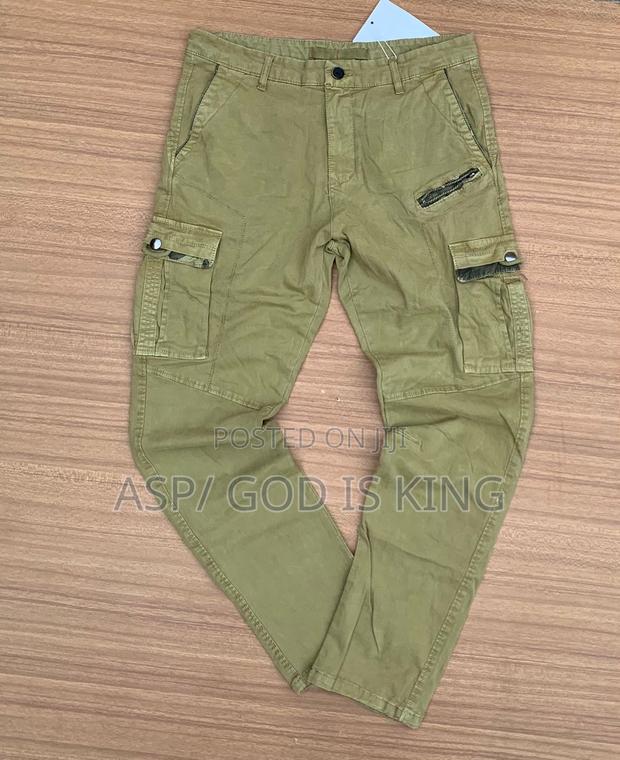 Cargo Pants · Photo 3
