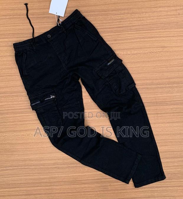 Cargo Pants · Photo 4
