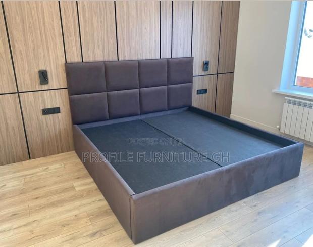Queen Bedframe 72x75 · Photo 2