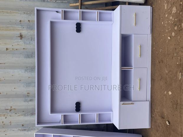 White 5 Feet Long TV Stand · Photo 4