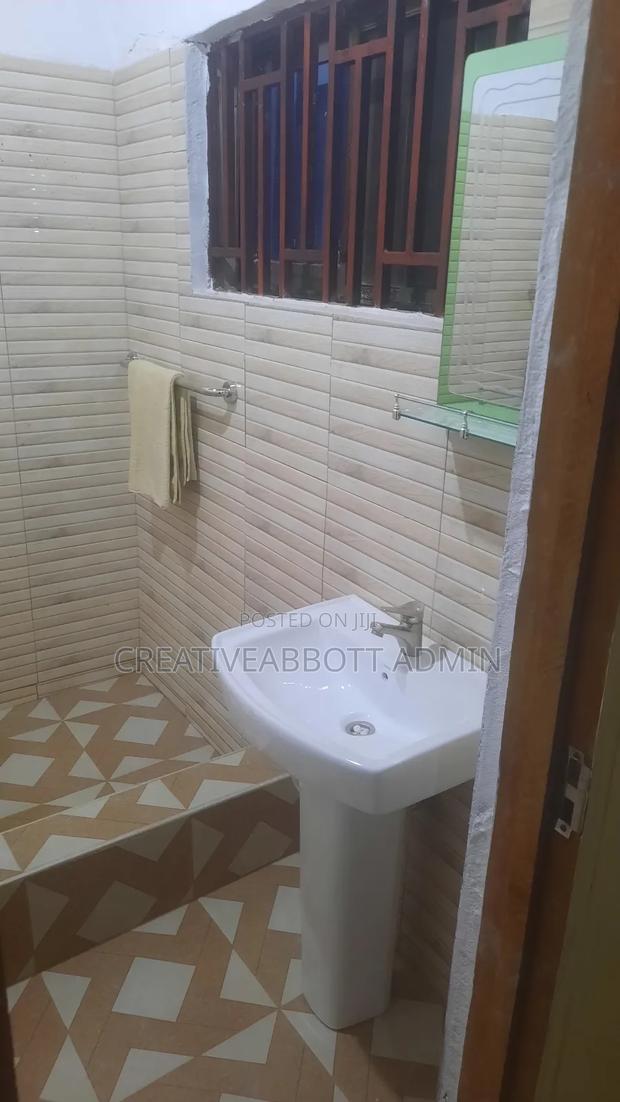 Furnished Rooms for Short Rental photo 7