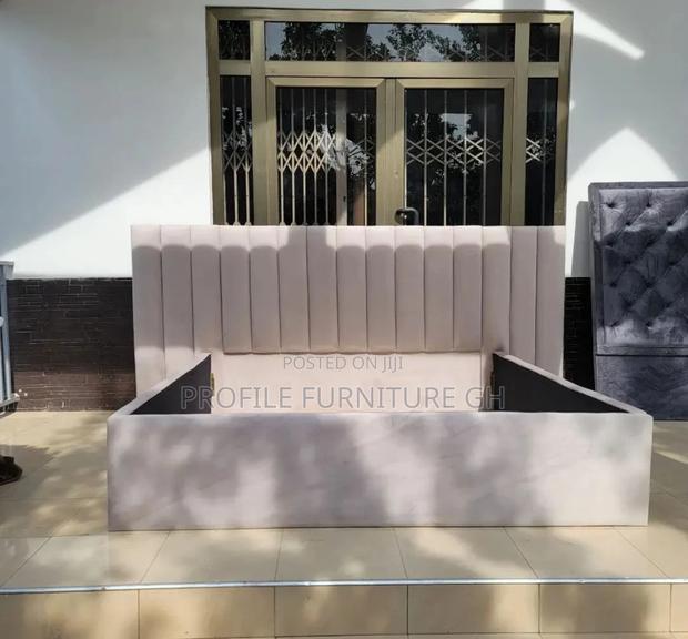 Queen Size Bedframe · Photo 3