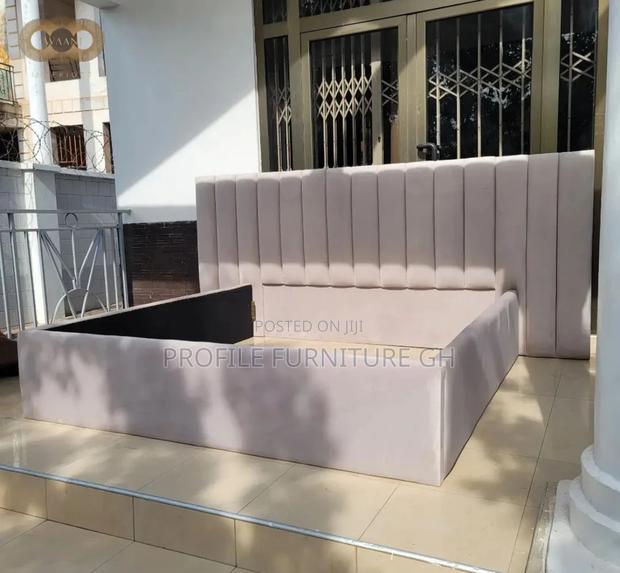 Queen Size Bedframe · Photo 4