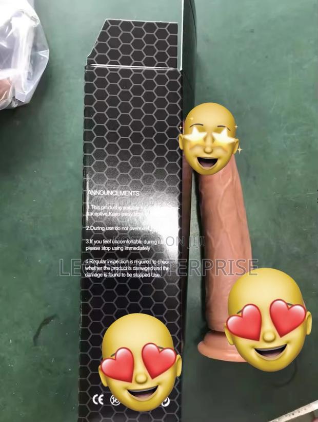 8.7 Inches Vibrating Dildo With Remote · Photo 4