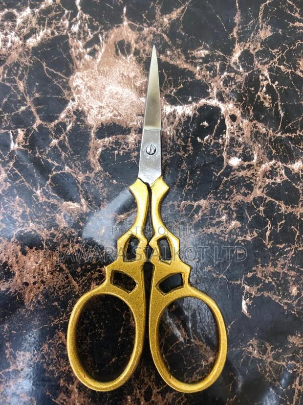 Eyebrow Scissors for Trimming Grooming Eyelash, (L3.5 X W1.2) · Photo 2
