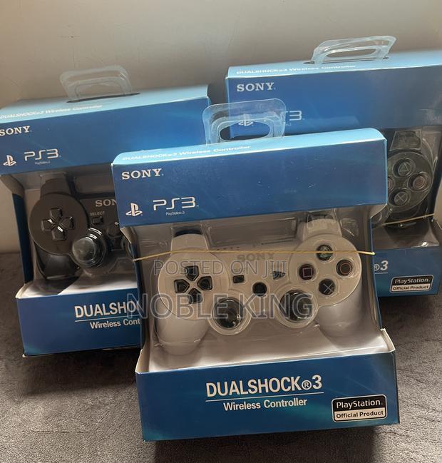 PS3 Controllers · Photo 2