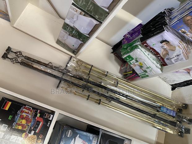 Extendable Curtain Rod - Long · Photo 4