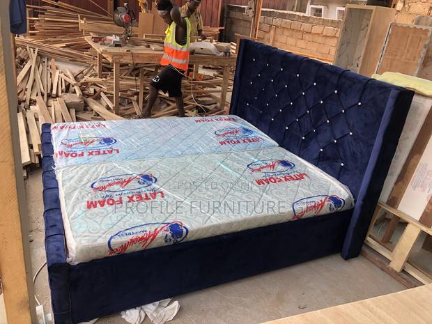 Breathtaking Queen Size Bedframe With Mattress ( 72x75) · Photo 2