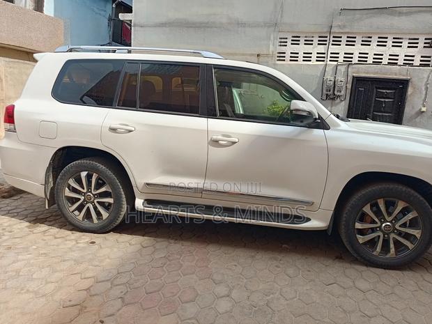 Toyota Land Cruiser 4.0 V6 EXR 2018 White photo 3