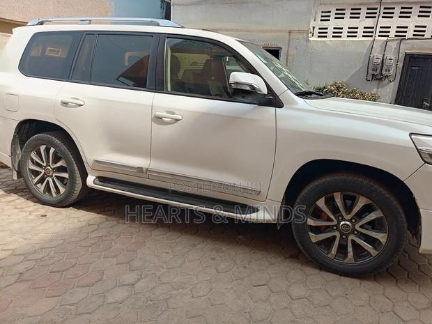 Toyota Land Cruiser 4.0 V6 EXR 2018 White photo 6