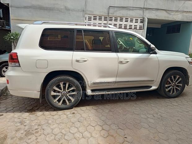Toyota Land Cruiser 4.0 V6 EXR 2018 White photo 7
