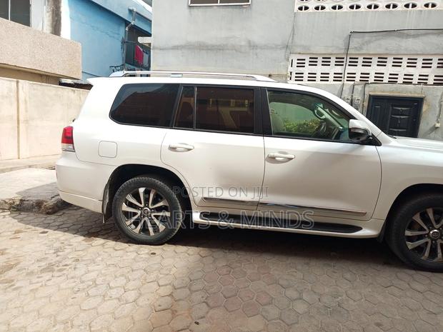 Toyota Land Cruiser 4.0 V6 EXR 2018 White photo 10