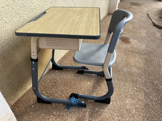 Adjustable Students Table and Chair · Photo 3