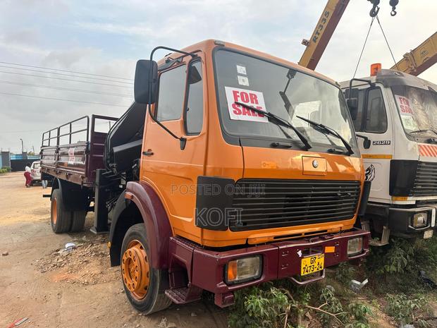 Mercedes Benz Self Loader Crane Truck photo 5