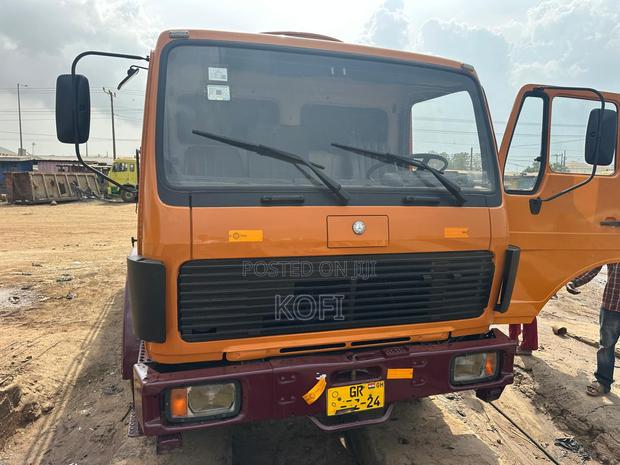 Mercedes Benz Self Loader Crane Truck photo 9