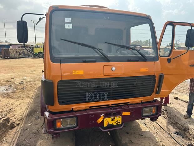 Mercedes Benz Self Loader Crane Truck photo 10