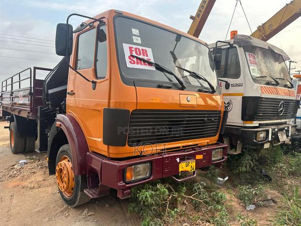 Mercedes Benz Self Loader Crane Truck photo 11