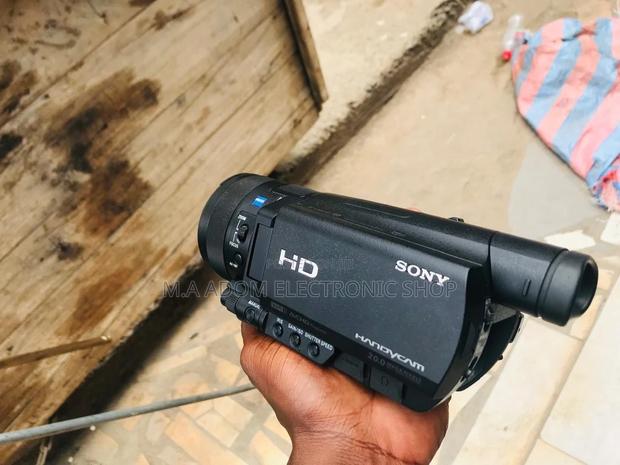 Sony FDR-AX40 Handycam: Capture Life in Stunning Detail · Photo 2