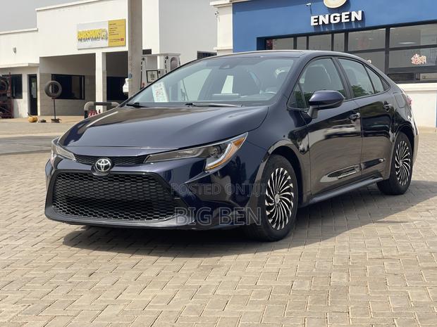 Toyota Corolla SE 2021 Blue