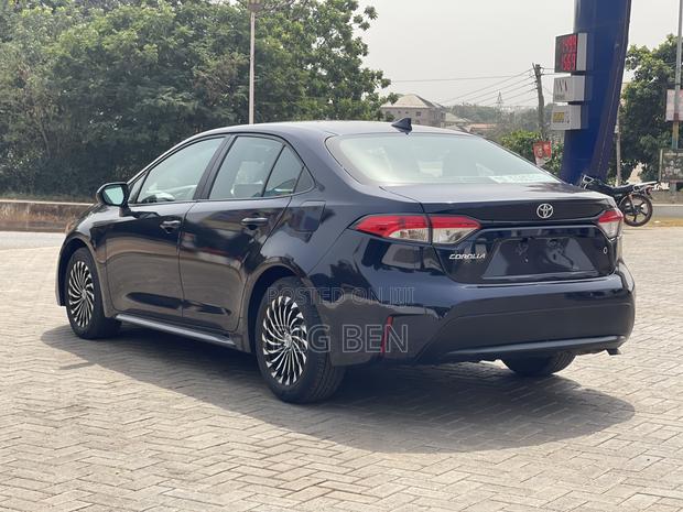 Toyota Corolla SE 2021 Blue