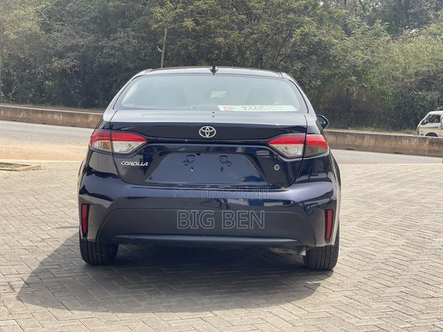 Toyota Corolla SE 2021 Blue