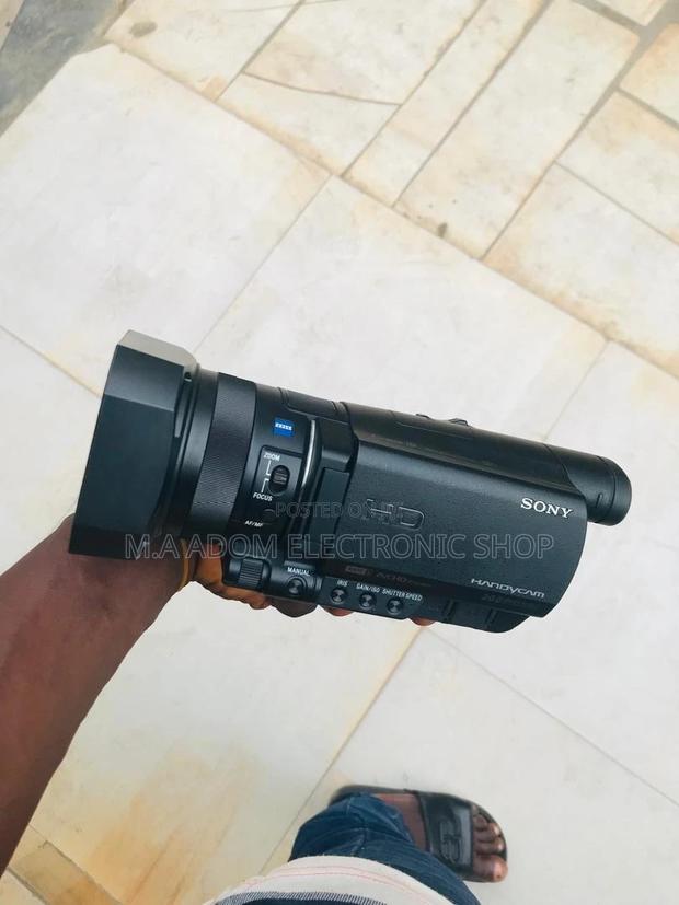 Sony HDR-AX35: Your Adventure Companion · Photo 2