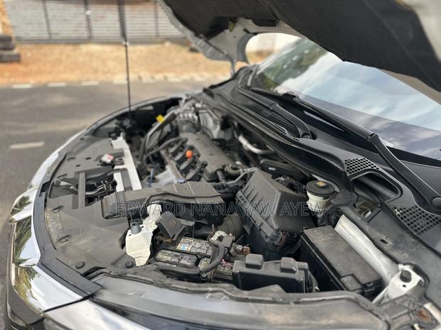 Honda HR-V Touring AWD 2019 White