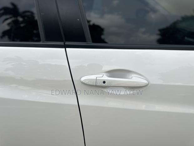 Honda HR-V Touring AWD 2019 White