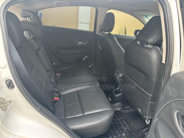 Honda HR-V Touring AWD 2019 White