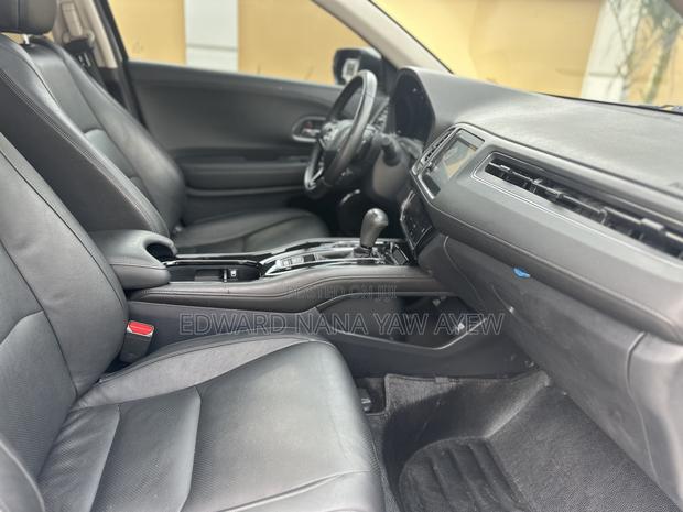 Honda HR-V Touring AWD 2019 White